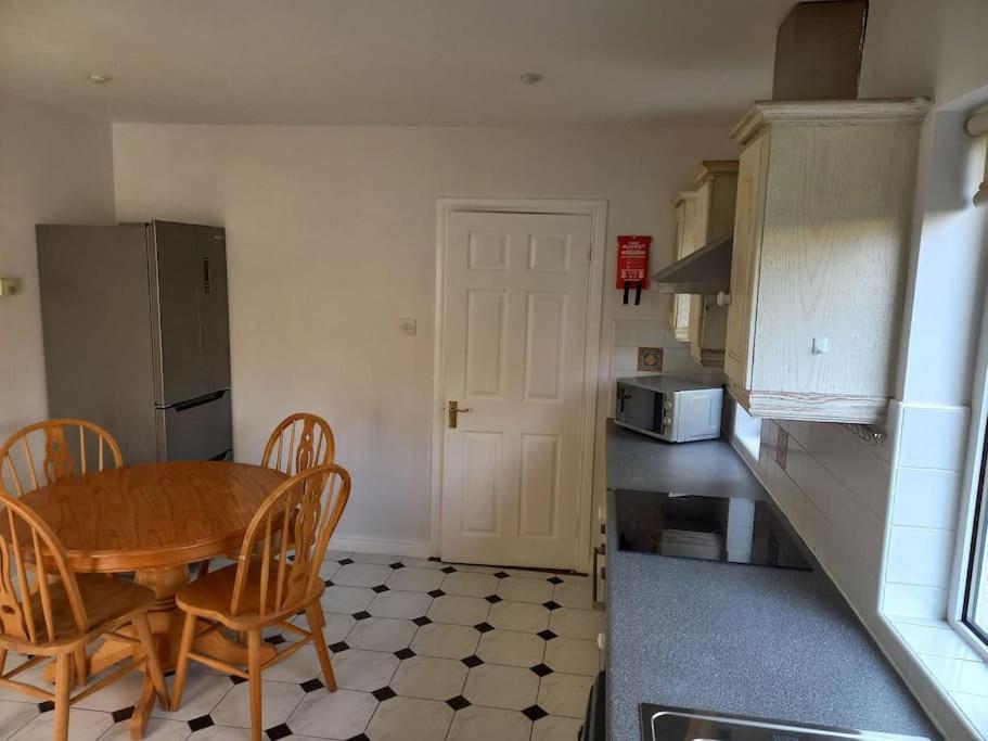 Large 4Bed Available Long-Term In Letterkenny Villa Dış mekan fotoğraf
